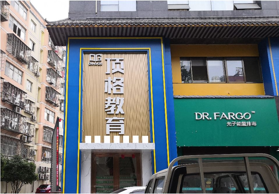 南阳门头设计要符合门店特色。