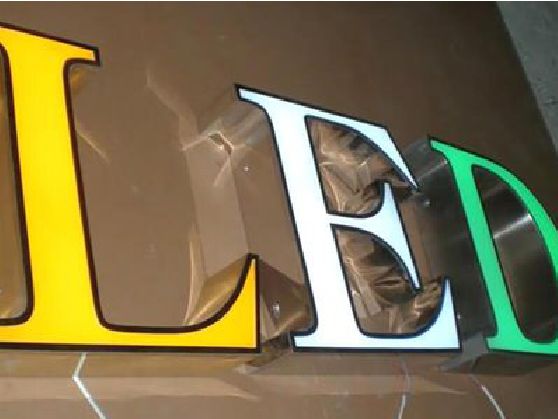 南阳介绍LED招牌的基础知识。